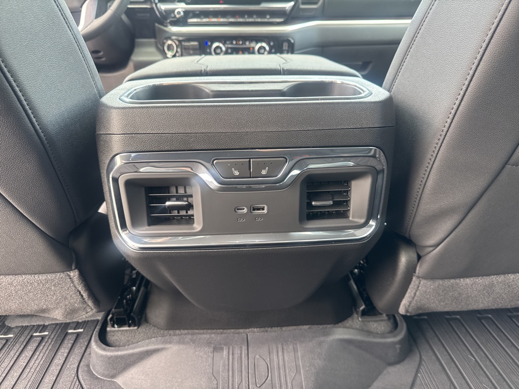 Vehicle image 21 of 26