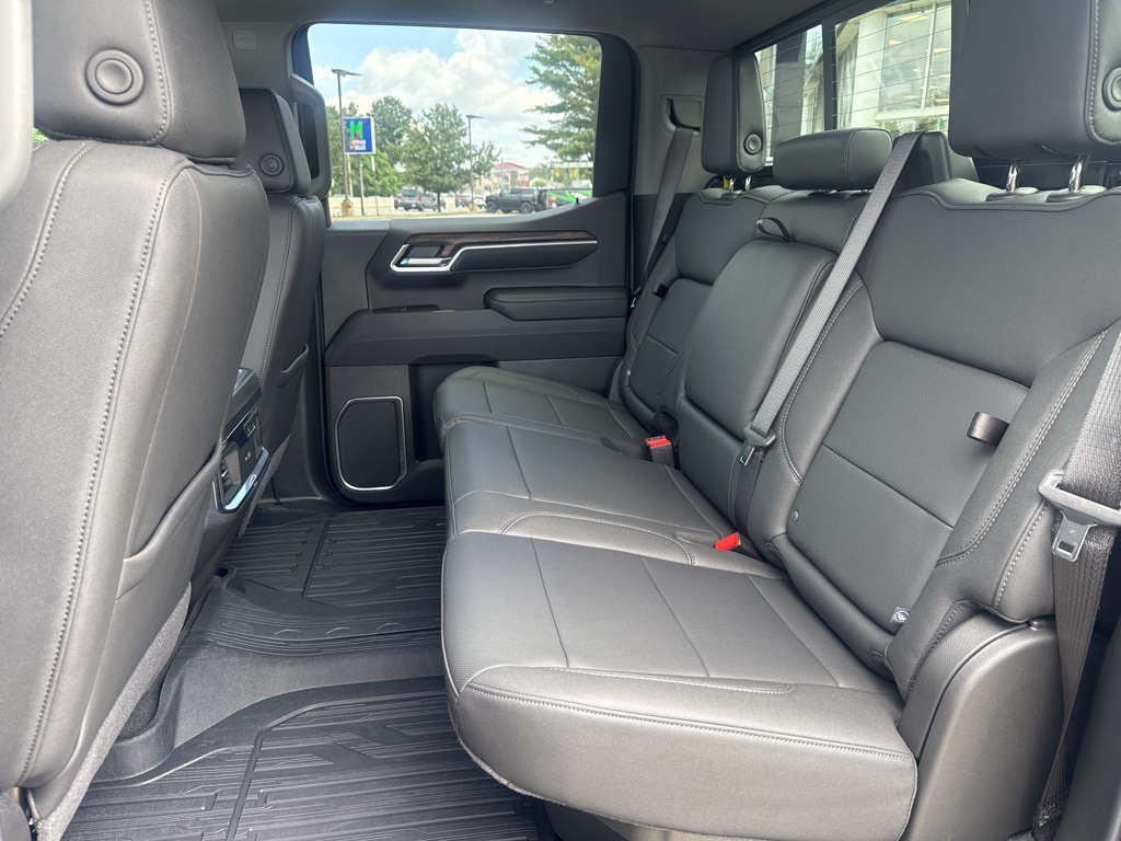 Vehicle image 9 of 26