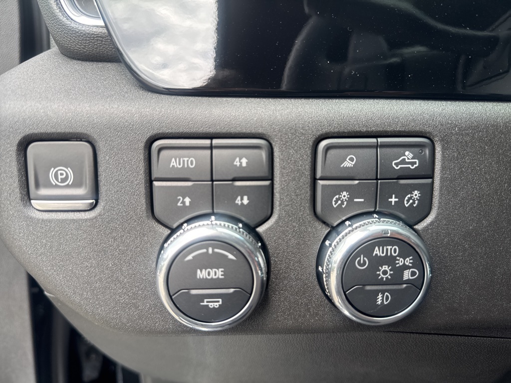 Vehicle image 24 of 26