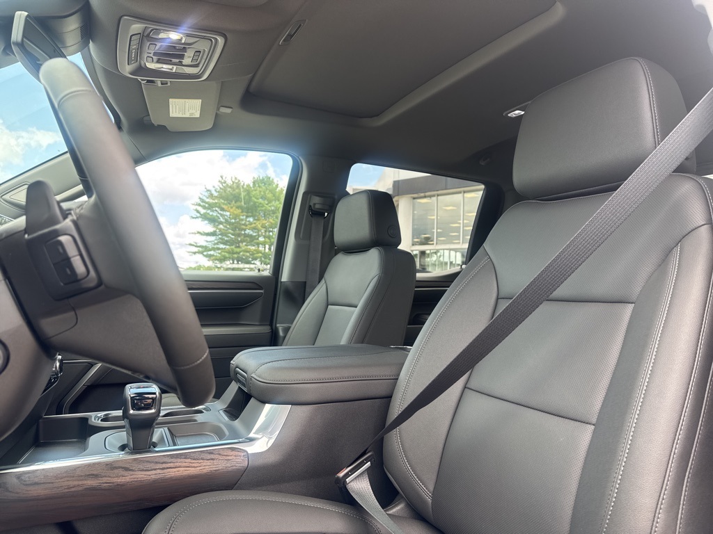 Vehicle image 11 of 26