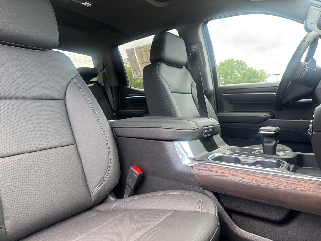 Vehicle image 10 of 26