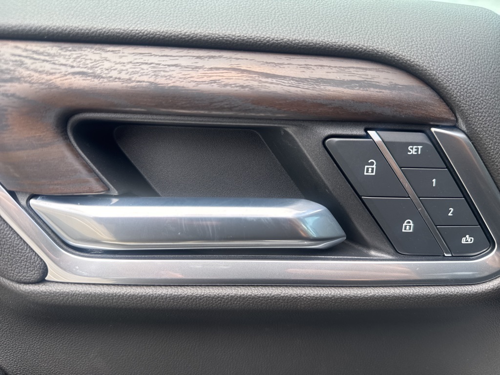 Vehicle image 20 of 26