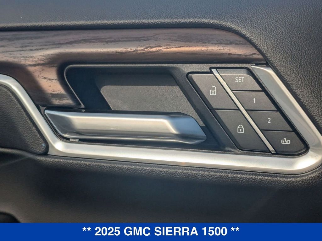 Vehicle image 27 of 44