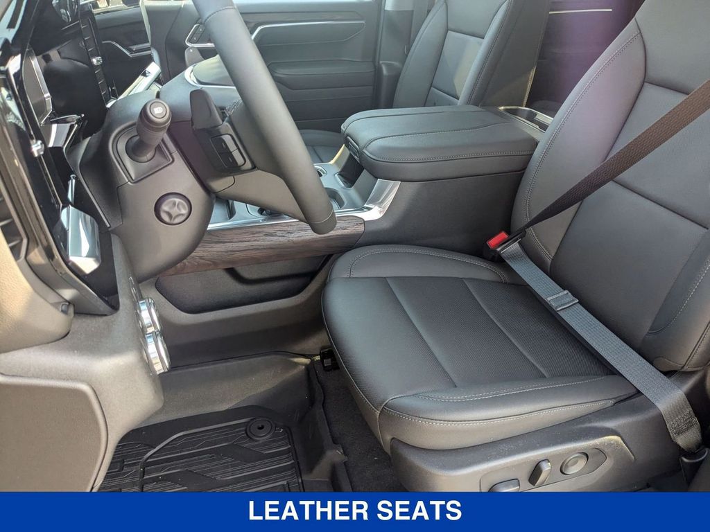 Vehicle image 14 of 44