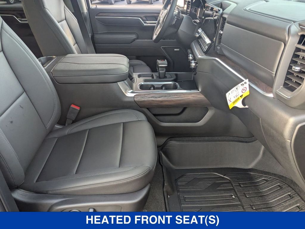 Vehicle image 17 of 44
