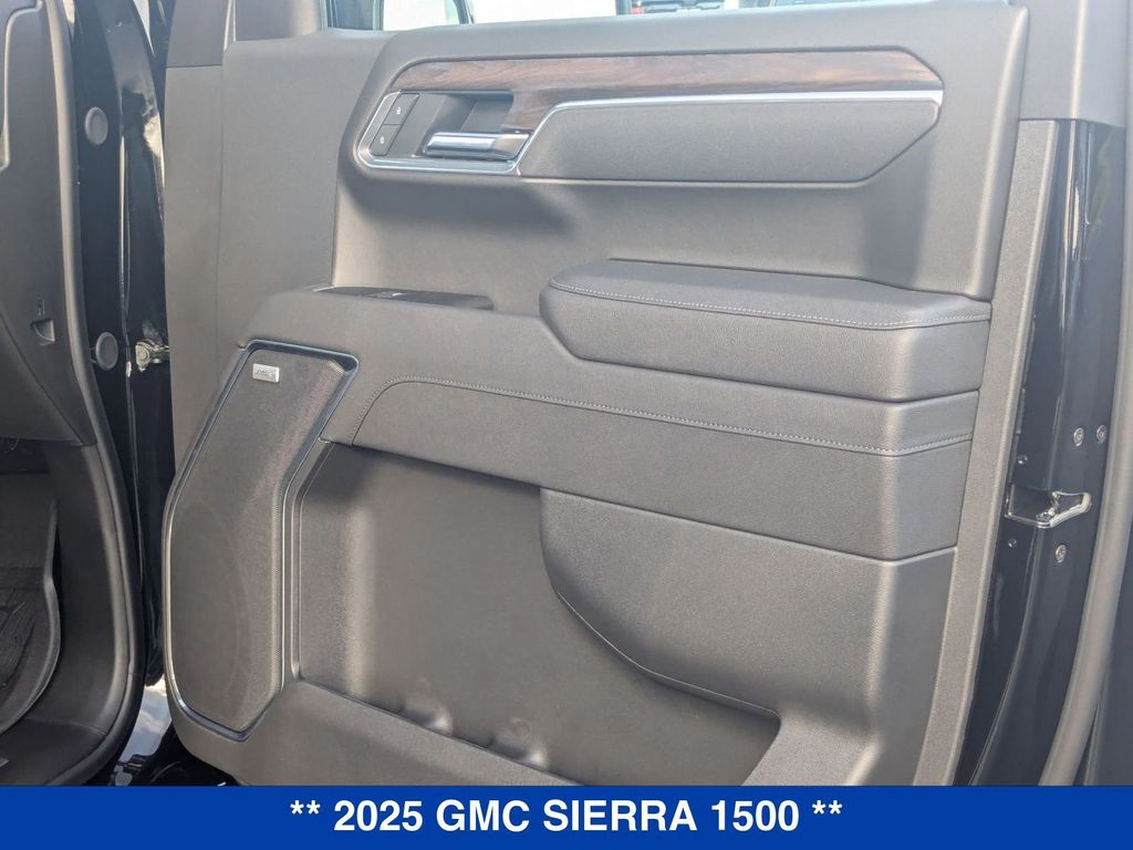 Vehicle image 33 of 44