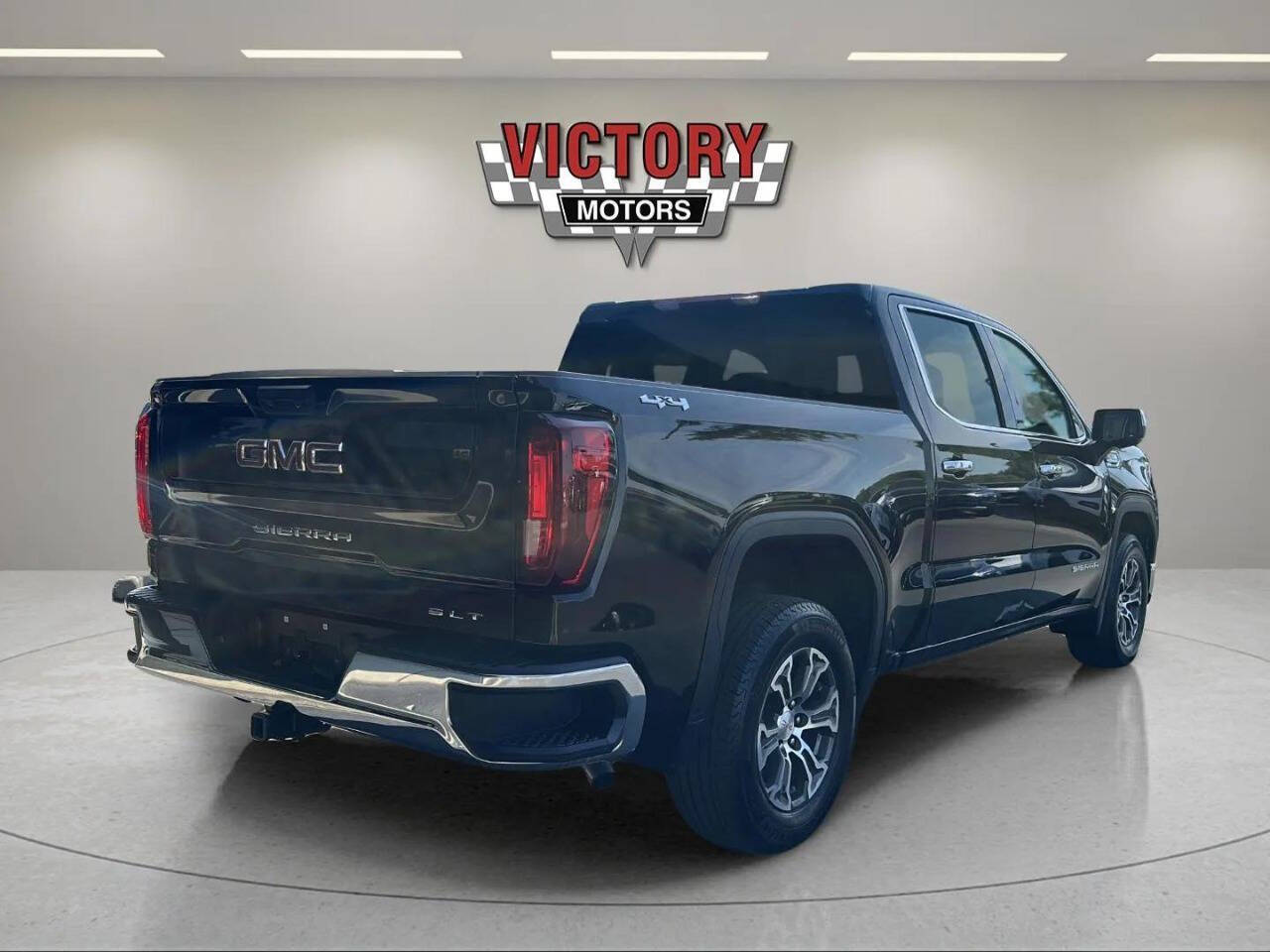 2025 GMC Sierra 1500 SLT Image 4 of 13