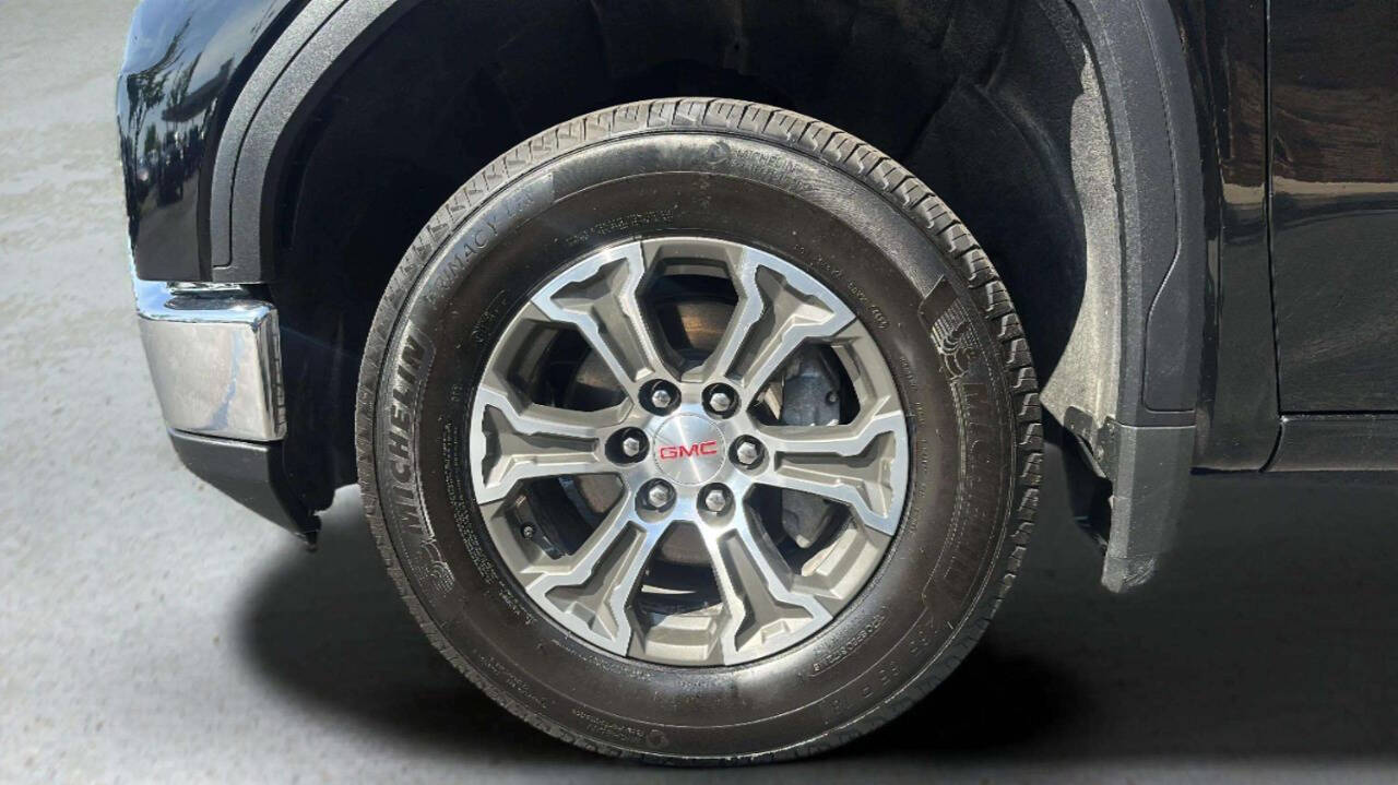 2025 GMC Sierra 1500 SLT Image 8 of 13