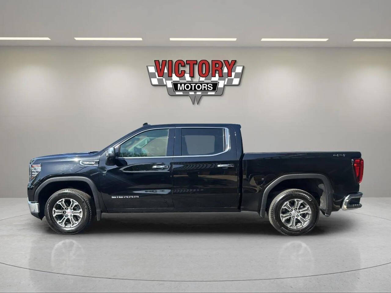 2025 GMC Sierra 1500 SLT Image 6 of 13