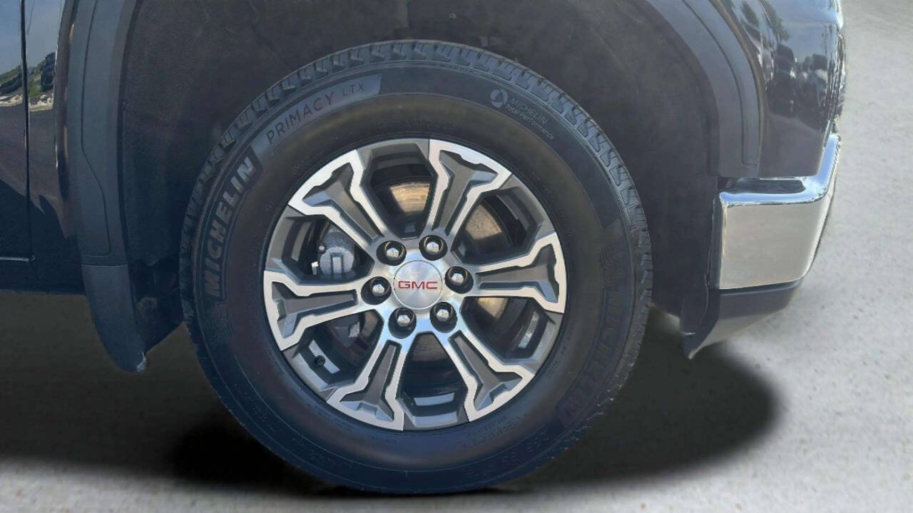 2025 GMC Sierra 1500 SLT Image 7 of 13