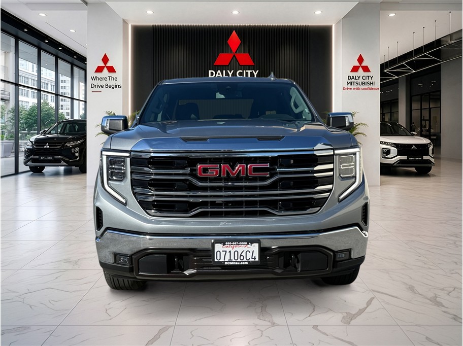 2025 GMC Sierra 1500 SLT Image 2 of 21