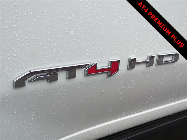 2025 GMC Sierra 2500HD AT4 Image 26 of 36