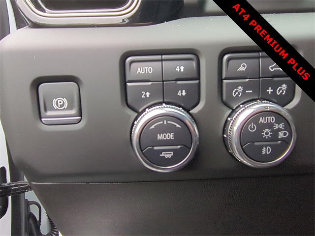 2025 GMC Sierra 2500HD AT4 Image 32 of 36