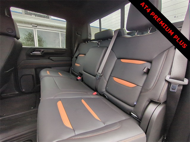 2025 GMC Sierra 2500HD AT4 Image 14 of 36