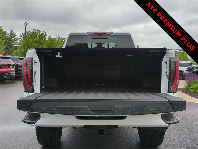 2025 GMC Sierra 2500HD AT4 Image 11 of 36