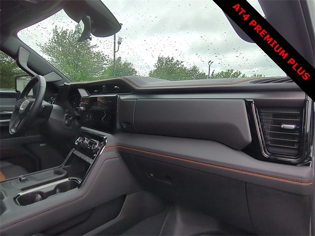 2025 GMC Sierra 2500HD AT4 Image 17 of 36