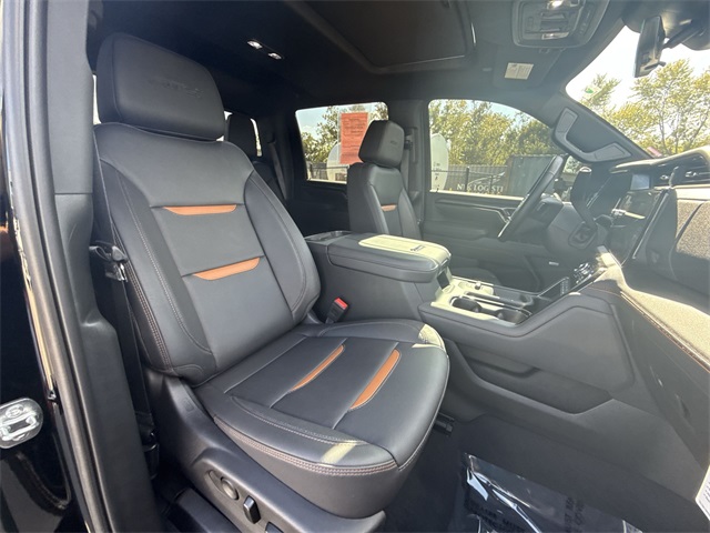 2025 GMC Sierra 2500HD AT4 Image 12 of 25