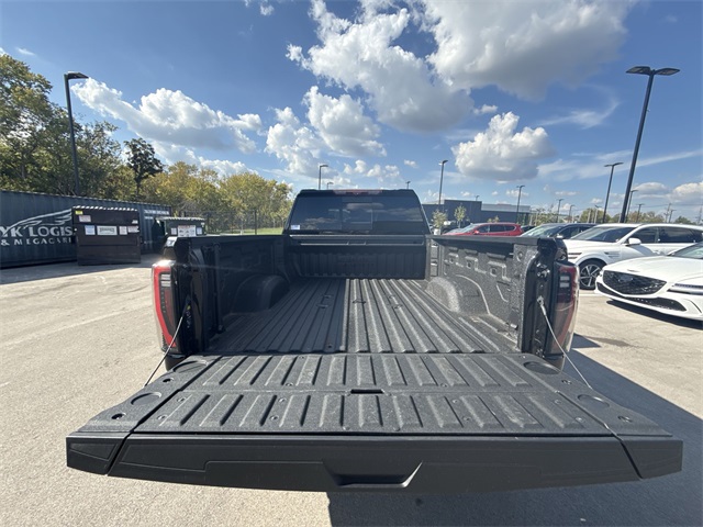 2025 GMC Sierra 2500HD AT4 Image 11 of 25