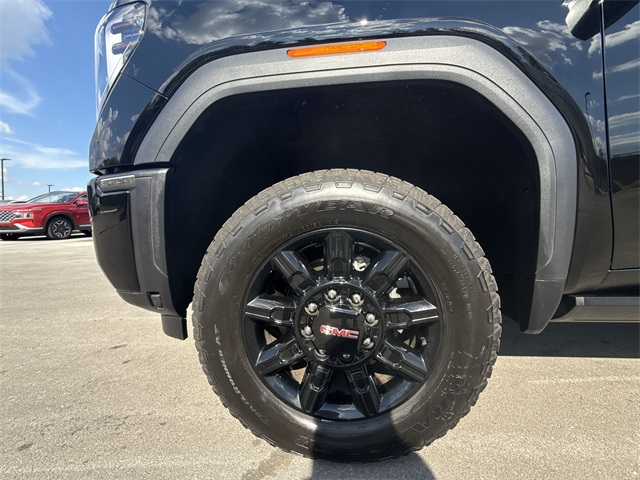 2025 GMC Sierra 2500HD AT4 Image 10 of 25