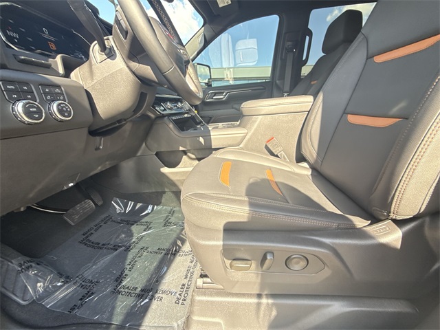 2025 GMC Sierra 2500HD AT4 Image 15 of 25