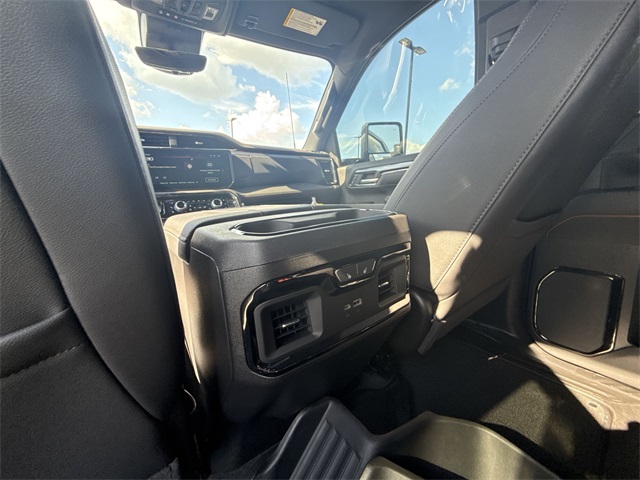 2025 GMC Sierra 2500HD AT4 Image 22 of 25