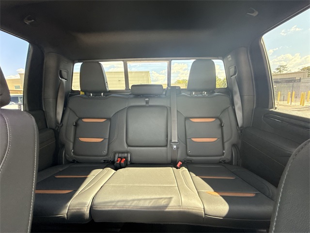 2025 GMC Sierra 2500HD AT4 Image 13 of 25