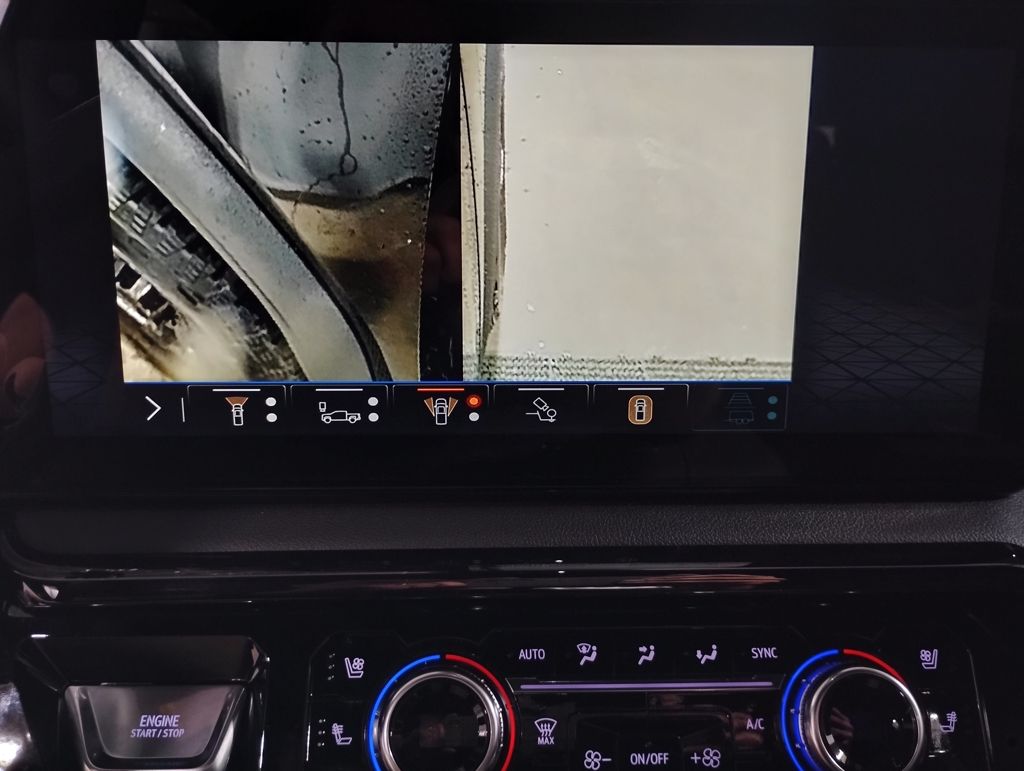 Vehicle image 35 of 43