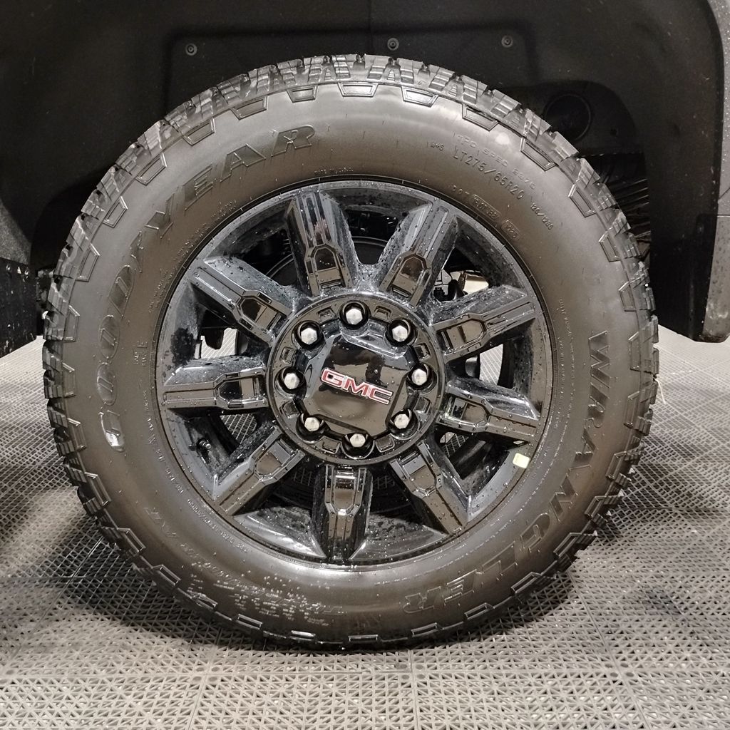 Vehicle image 21 of 43