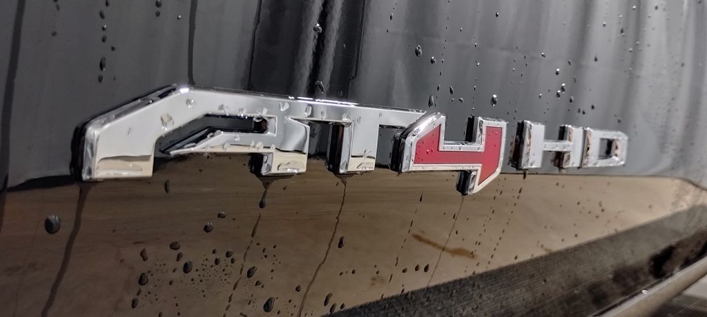 Vehicle image 23 of 43
