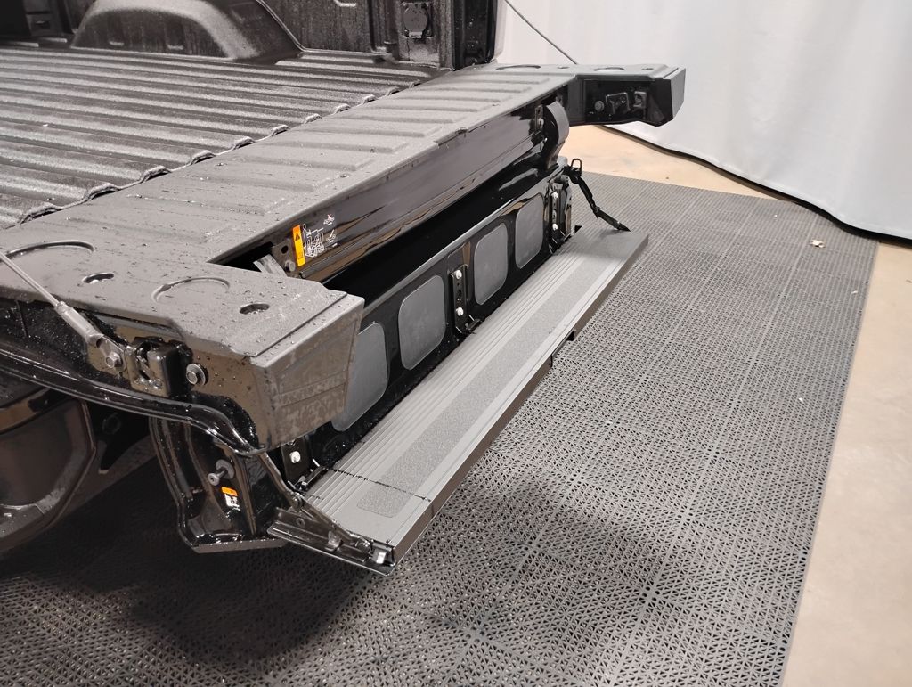 Vehicle image 19 of 43