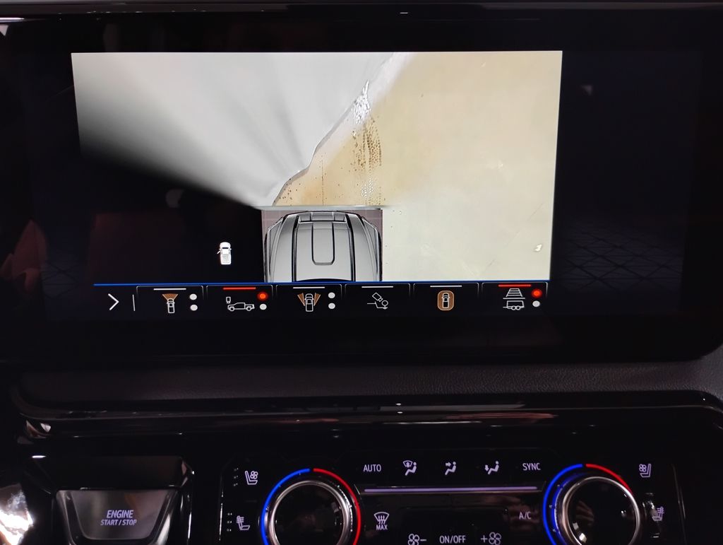 Vehicle image 37 of 43