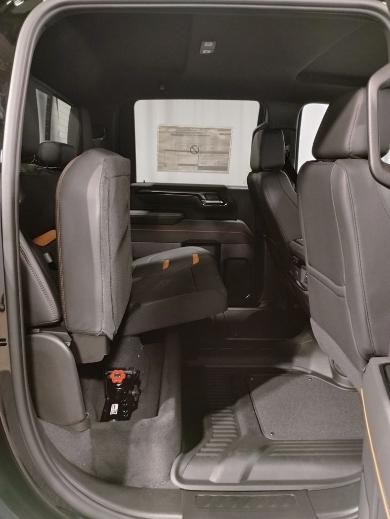 Vehicle image 18 of 43