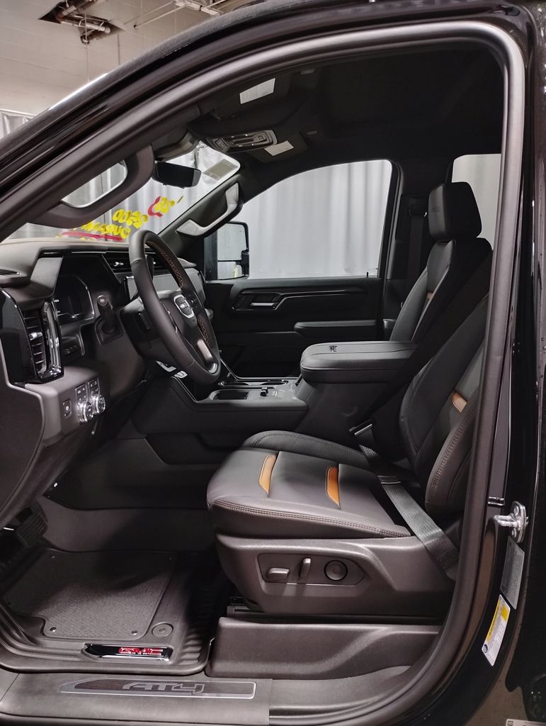 Vehicle image 17 of 43