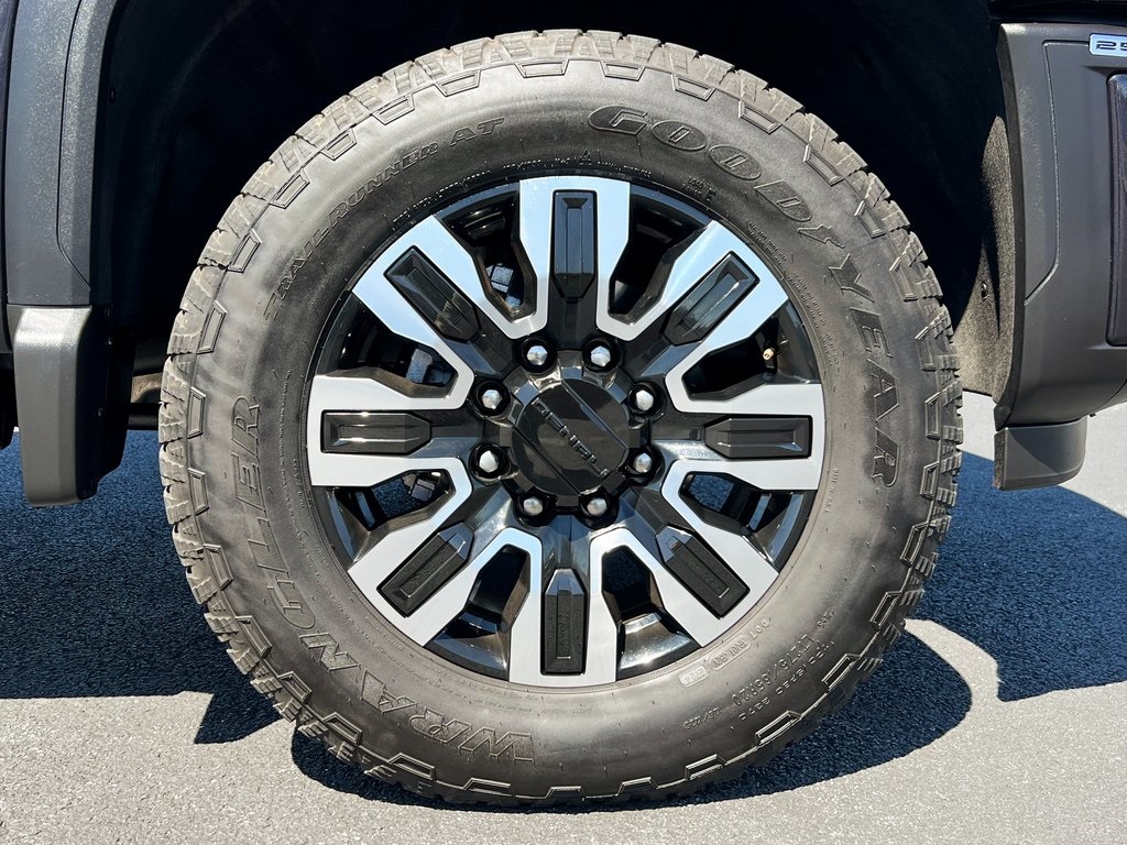 2025 GMC Sierra 2500HD Denali Ultimate Image 8 of 31