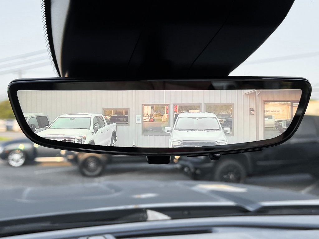 2025 GMC Sierra 2500HD Denali Ultimate Image 27 of 31