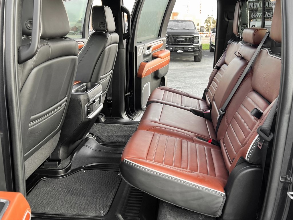 2025 GMC Sierra 2500HD Denali Ultimate Image 11 of 31