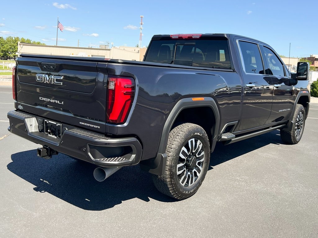 2025 GMC Sierra 2500HD Denali Ultimate Image 4 of 31