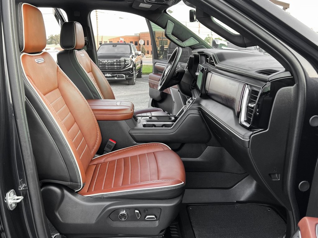 2025 GMC Sierra 2500HD Denali Ultimate Image 13 of 31