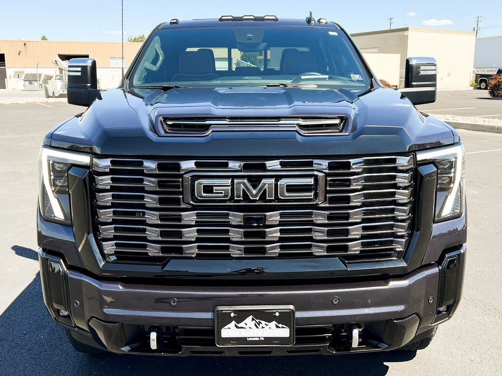 2025 GMC Sierra 2500HD Denali Ultimate Image 2 of 31