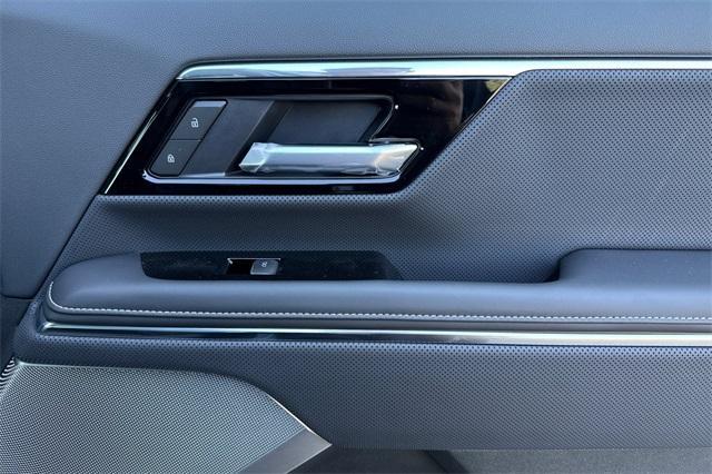 Vehicle image 19 of 41