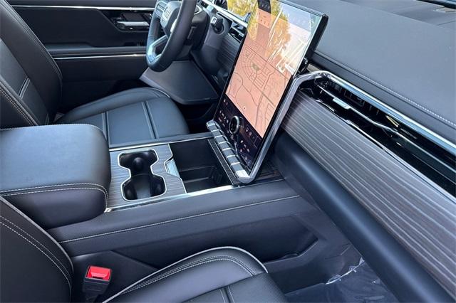 Vehicle image 17 of 41