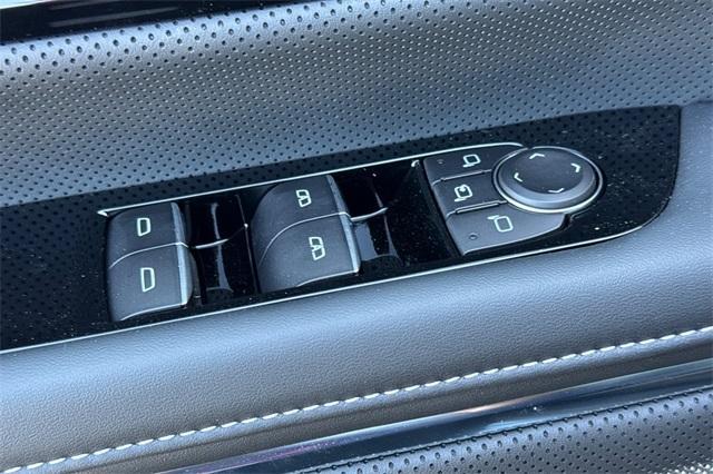 Vehicle image 12 of 41
