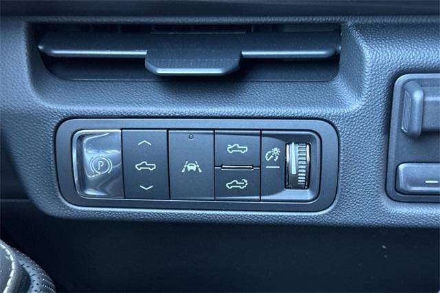 Vehicle image 30 of 41