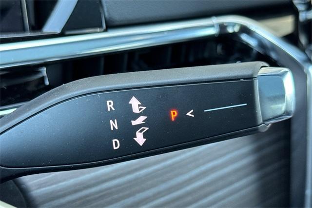 Vehicle image 25 of 41
