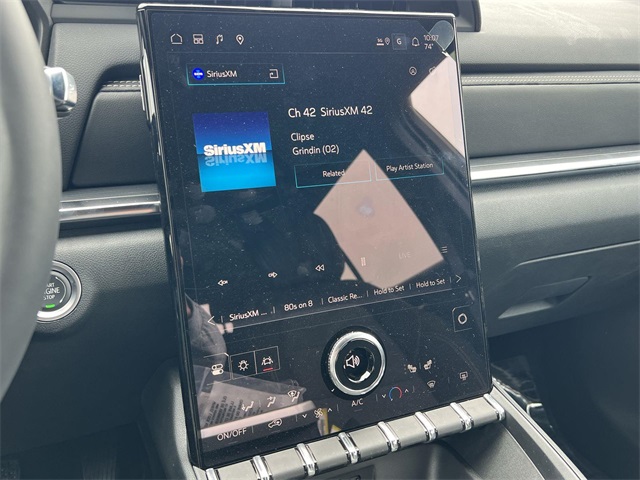 Vehicle image 14 of 26