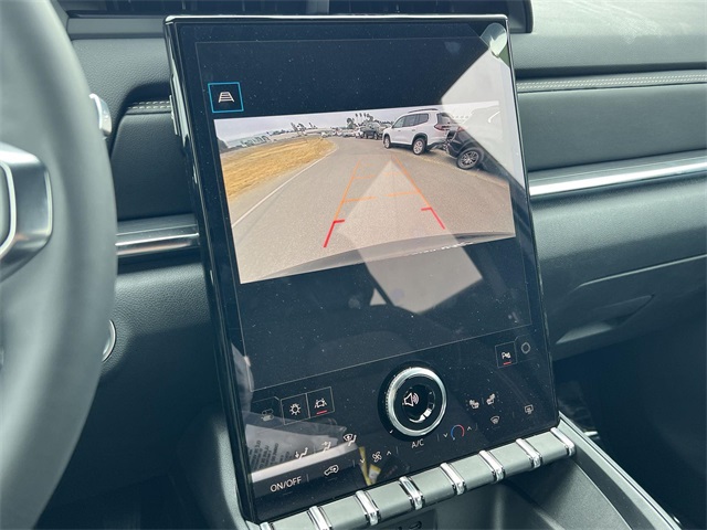 Vehicle image 17 of 26