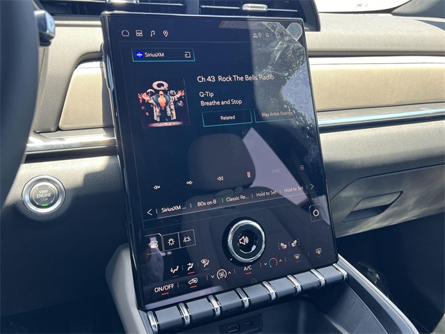 Vehicle image 17 of 26