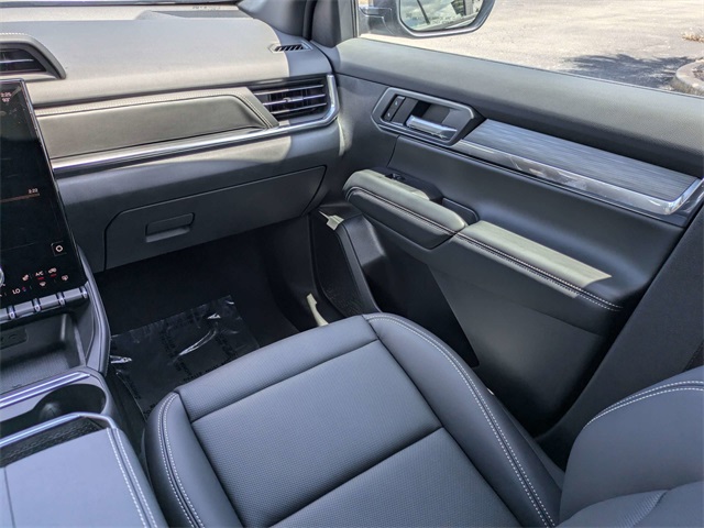 Vehicle image 18 of 34