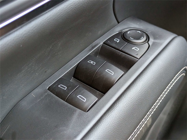 Vehicle image 27 of 34