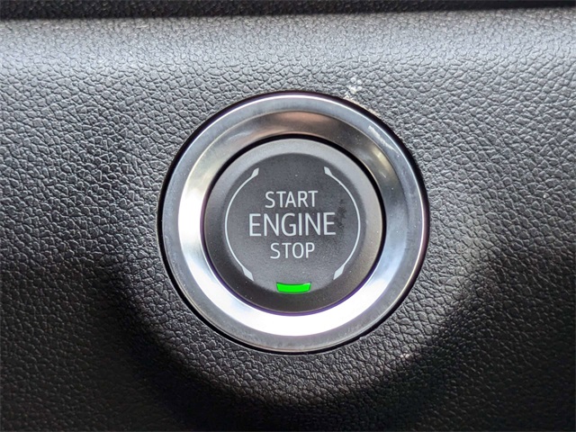 Vehicle image 33 of 34